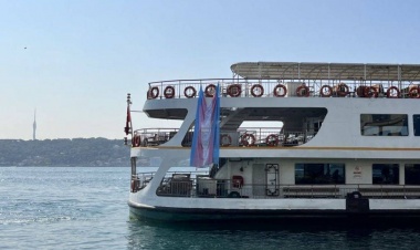 Şehir Hatları Vapurunda Trans Bayrağı Dalgalandı