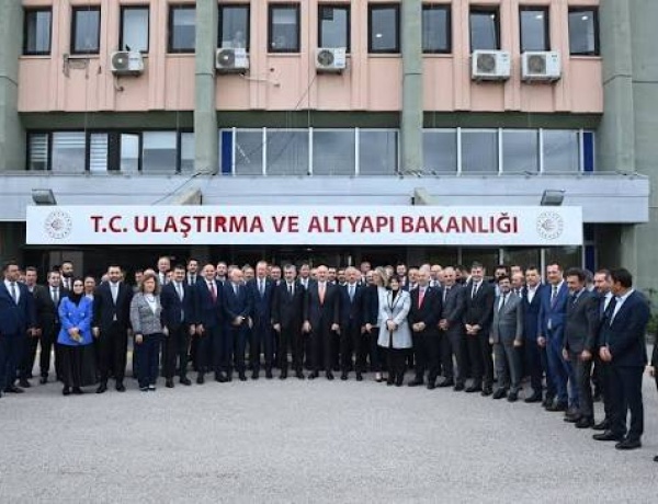 15 Yaşındaki Çocuklar Gemilerde Sömürülecek: Bakanlıktan Skandal Düzenleme